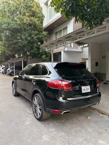 Porsche Cayenne S Hybrid 2011