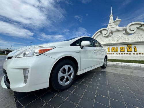 Prius 2012 Deluxe Solar Ful (ក្នុងលឿង)