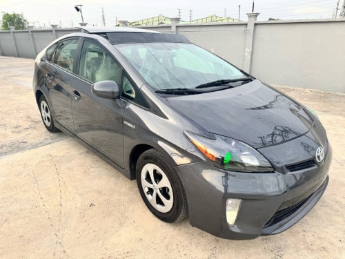 Prius 2012 sorla option 3 full  លក់ឡានថ្មីឡានស្អាតលក់តំលៃចរចាបានអត់បុកអត់ច្រះឡានមូល