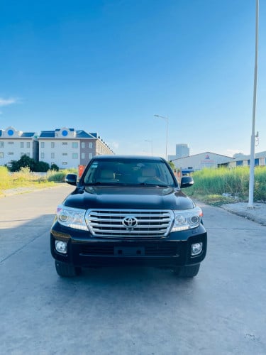 Toyota Land Cruisers Full Option ម៉ាសុីនម៉ាស៊ូត ទូរទឹកកក