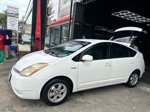 Toyota Prius 2008 half full - ឡានជិះផ្ទាល់ខ្លួន