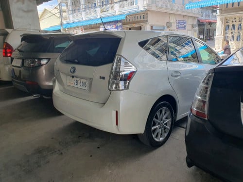 Toyota prius V option 5 ប្រភេទឡានស្អាត