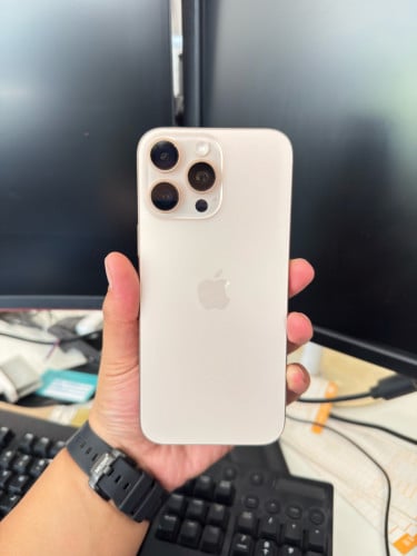 លក់ទូរស័ព្ទប្រើផ្ទាល់ខ្លួនមួយទឹក