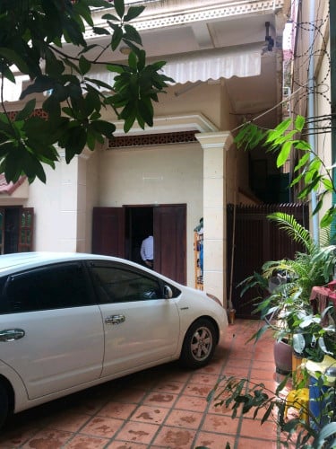 វីឡាខាងក្រៅ ជិតផ្សាហេងលី !