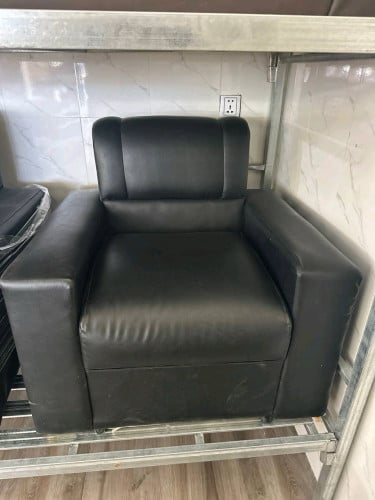 សាឡុងខ្នាតតូច