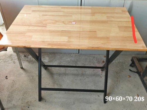 តុនៅថ្មីស្អាត