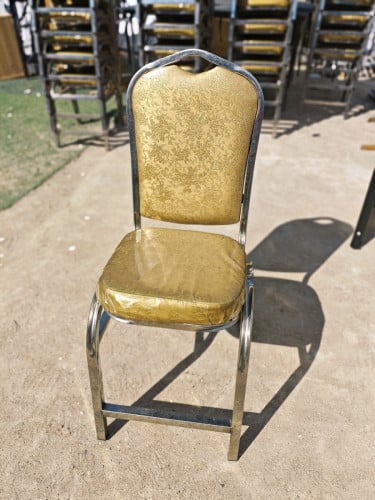 កៅអីរោងការពណ៌មាស