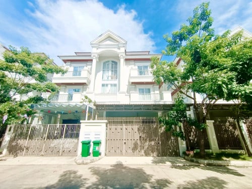 🏡 Twin-Villa For Rent Price: 1,200$ Borey Vimean Sakura