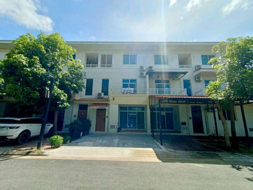 🏡Town-House For Rent Price: 750$ at Camko City