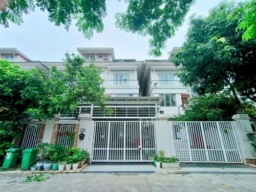 🏡Twin-Villa For Rent Price: 1,000$ Borey Penghout The Star Light