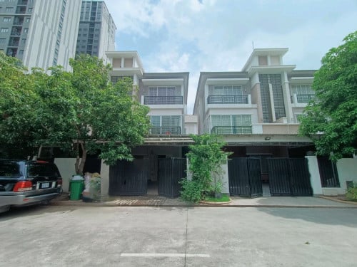 🏡Twin-Villa For Rent Price: 1,200$ Borey Penghouth Emerald