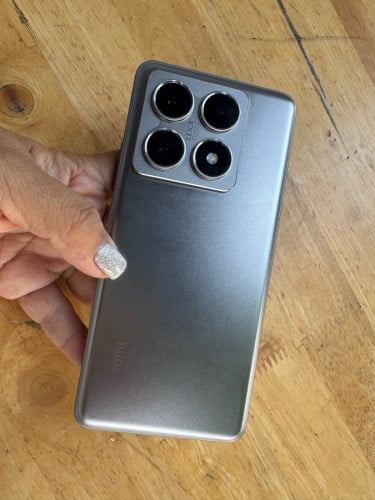 Xiaomi 14T ProRam  12G Rom 1024G   Color : Silver 99%អត់ឆ្នាំ%