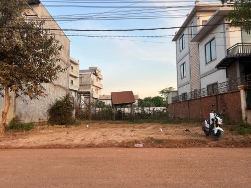 30ម៉ ចុះពីផ្លូវជាសុីម ដីក្បាល 15m x 22m ប្លង់រឹង