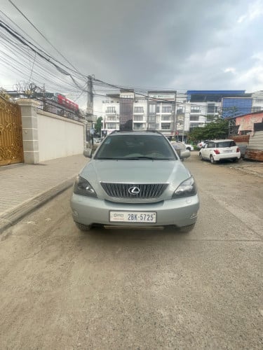 Car for sale Lexus 330 05 pong2 ធានាឡានថ្មីណាស់ ធានាឡានអត់បុកអត់ច្រេះ100%