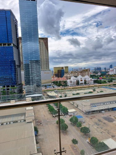 D.I Riviera city Condo room for rent