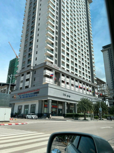 D.I Riviera city Condo room for rent
