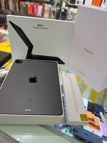 iPad Pro M1 128GB WiFi full box ( Look like new) 99%