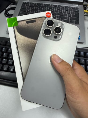 iPhone 15 Pro max មួយតឹកនៅស្អាត 99% (សំណុំហ្សុីន)