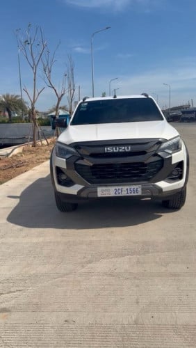 Isuzu D- max V cross year 2025 full