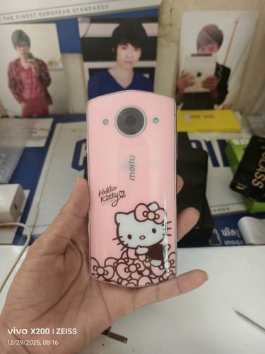 Meitu M8S​  ថែមឆ្នាំងសាកមួយឈុត