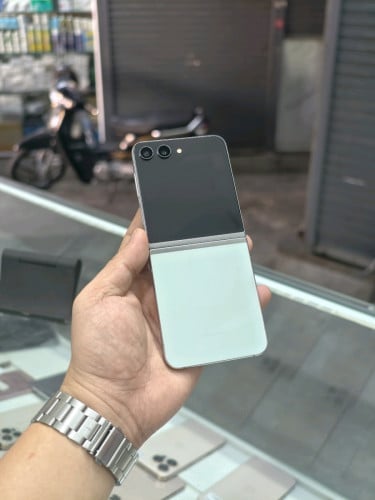 Samsung Galaxy Z Flip5 ក្រុមហ៊ុន សុីម2 512G សំនុំហ្សីនណែន តំលៃល្អ 340$