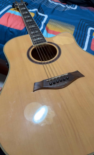 sell លក់ acoustic guitar brand Enya (តថ្លៃបាន) (negotiate)