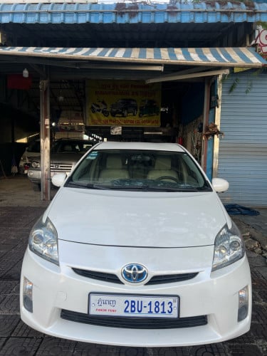 TOYOTA Prius 011 full option