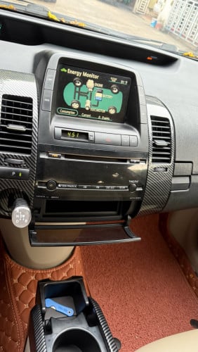 Toyota Prius 06 haft full gold color