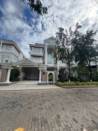 Villa Queen For Sale in Borey Peng Huoth Boeung Snor/ Borey Peng Huoth Boeung Snor 出售 Queen 别墅