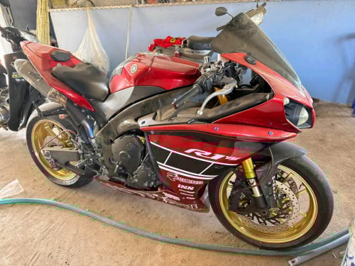 Yamaha R1 014 ម៉ូតូស្អាតក្ដៅអត់ស្អិតធានាគ្រឿងលេងស្រោចចូលលើស1000$ហើយលក់4500$ចរចា