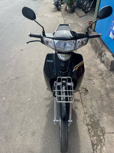 ម៉ូតូលក់ទាំងពីគ្រឿងក្រមាបមួយ ខ្មៅមួយ បងៗចង់បានទាក់ទងមក