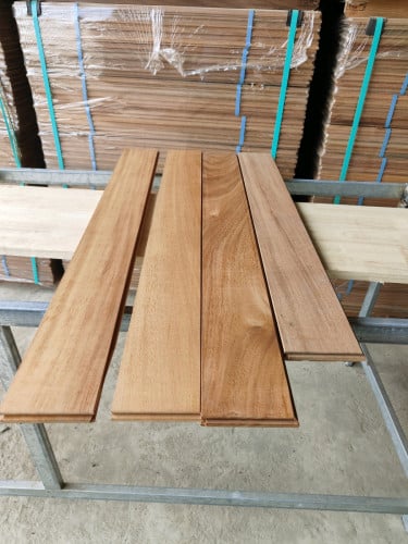 ការ៉ូ​ក្រាលបាទម៉ៃសាក់