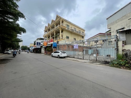 ដីសម្រាប់ជួល នៅសង្កាត់ផ្សារដើមថ្កូវ