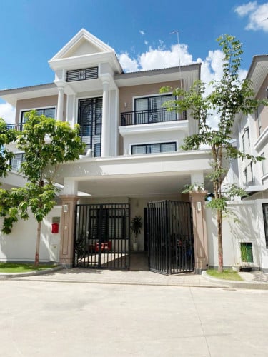 វីឡាភ្លោះ សម្រាប់លក់នៅក្នុងបុរីប៉េងហួតបឹងស្នោរគំរោង១០