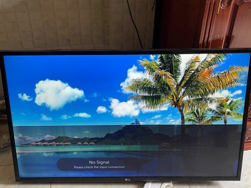 អេក្រង់ចេញពាក់កណ្តាល