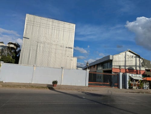 អាគារជួល