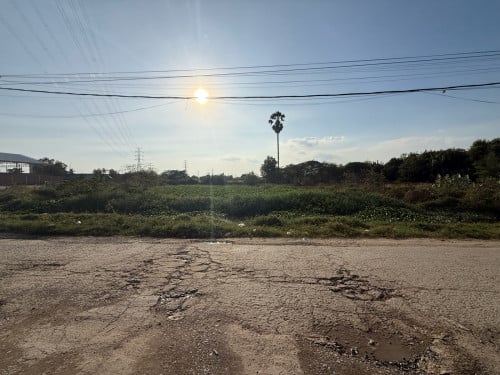 ដីលក់ជិតសាលាសង្កាត់សំរោងក្រោម