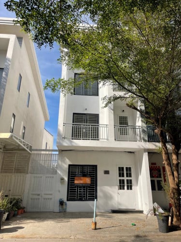 វីឡាកូនកាត់សម្រាប់ជួលនៅបុរីអារ៉ាតា