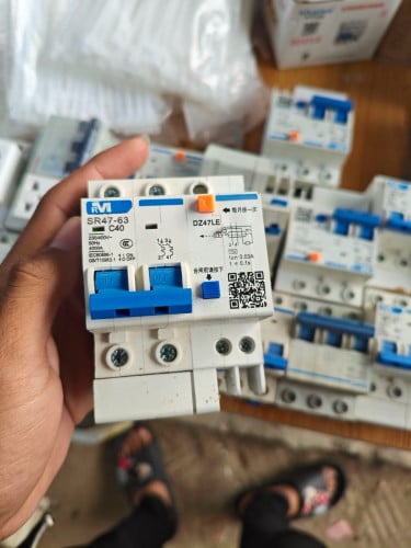 ឌីសង់ទ័រឆក់លោត