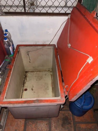 ធុងទឹកកក