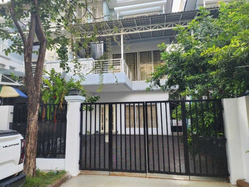 វីឡាភ្លោះAសម្រាប់លក់នៅ​ បុរីប៉េងហួតបឹងស្នោរ l Twin Villa for Sale Borey Penghouth Boeung Snor