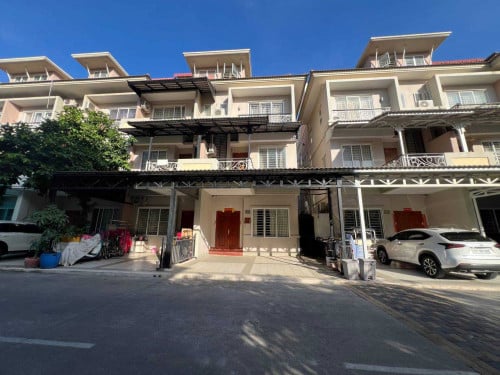 វីឡាកូនកាត់LA សម្រាប់ជួលនៅបុរីប៉េងហ៊ួត បឹងស្នោរ