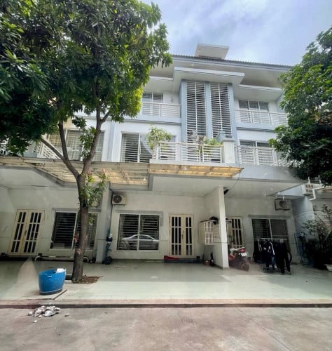 វីឡាកូនកាត់​ LA សម្រាប់ជួលក្នុងបុរី ប៉េងហួត ដឹស្តា ព្រីមៀរ៍ 598