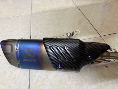 AKRAPOVIC 98% condition