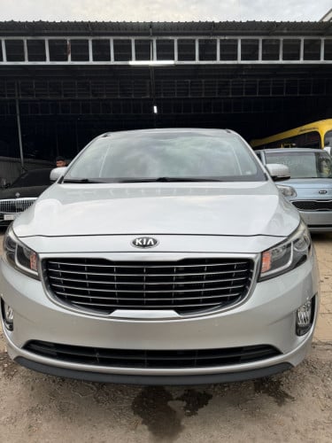 Kia carnival