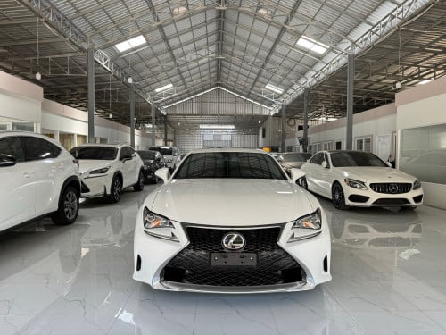 Lexus RC 200t F Sport ពួកស្បែកឈឺរីហ្ស៊ីន