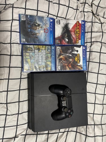 PS4 500G លក់250$ មានDisk Game 5