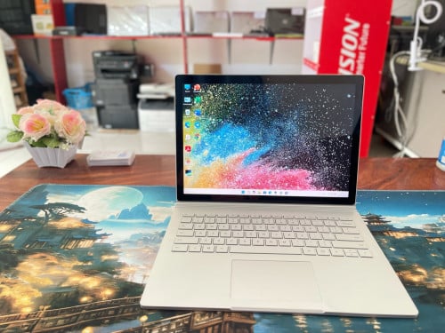 Surface Book 2 របស់ភ្ញៀវ