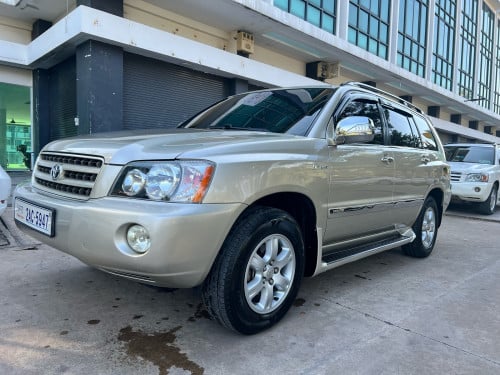 toyota Highlander ឆ្នាំ03 ហ្វូល​Limited ប៉ុង1ប្រភេទមេឡានមូលសន្នំ​ គ្មានកន្លែងទាស់ថ្មីណាស់