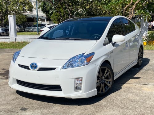 Toyota Prius 2011 option 3 Solar Performance ទេីបតែចូលស្តុកថ្មី តម្លៃល្អ បង់រំសល់សិក្សា១ថ្ងៃដកឡាន